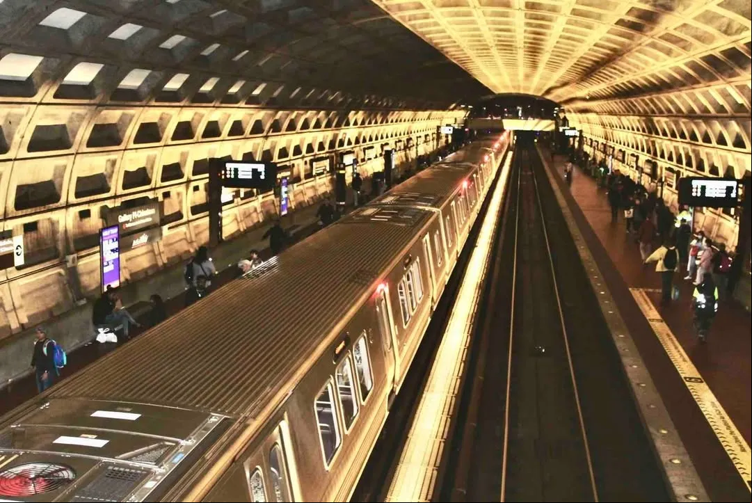 Metro anuncia obras en las líneas azul y verde este verano